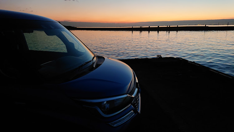 ソリオの夕焼けと海と愛車・お馴染みの場所で✨・いつも いいね&コメントありがとうございます✨・pickUpCarsに選ばれたい・マジックアワー✨に関するカスタム事例の投稿画像3枚目
