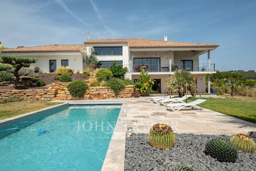 Seaside villa with pool 2