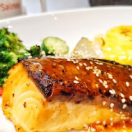 supreme salmon 美威鮭魚(誠品信義店)