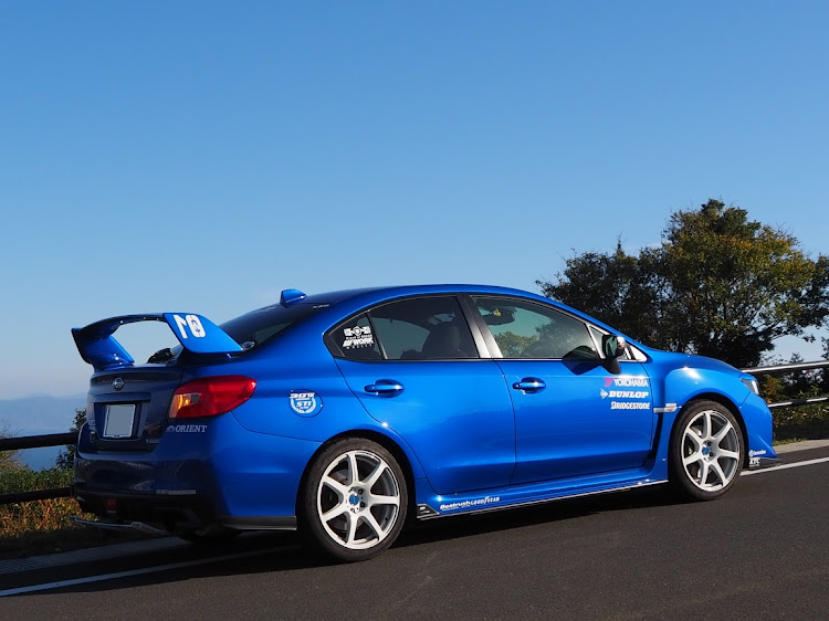 WRX STIの蛍光イエロー・日本平・富士山コラボ・峠ステッカー・WRXに関するカスタム事例の投稿画像6枚目