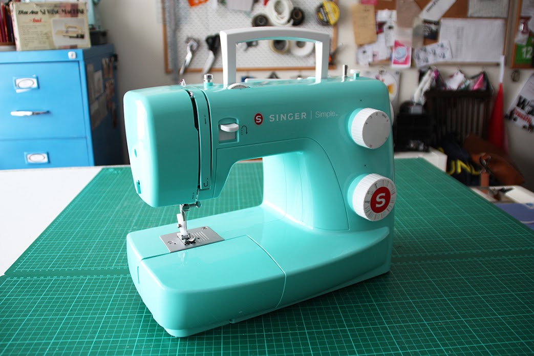 Singer 3223G Simple Sewing Machine Mechanical Green Free Arm 23 Sewing  Programs