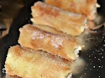 FRENCH TOAST STICKS STUFFED WITH SWEETENED CREAM CHEESE & SERVED WITH MAPLE SYRUP was pinched from <a href="http://www.hugsandcookiesxoxo.com/2013/08/french-toast-sticks-stuffed-with.html" target="_blank">www.hugsandcookiesxoxo.com.</a>