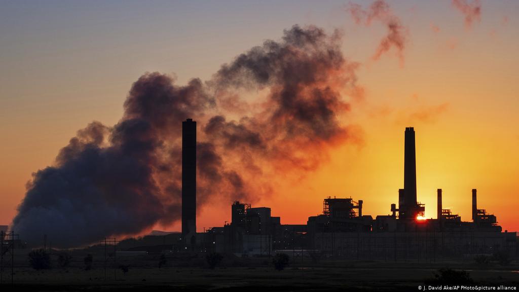 Global carbon emissions down by record 7% in 2020 | News | DW | 11.12.2020