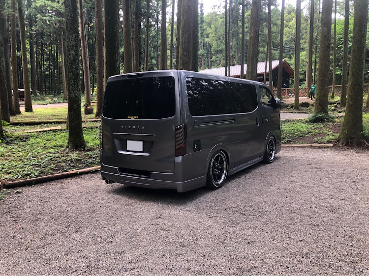 NV350キャラバンのキャンプ場にて・夏の車中泊・防虫ネットに関するカスタム事例の投稿画像1枚目