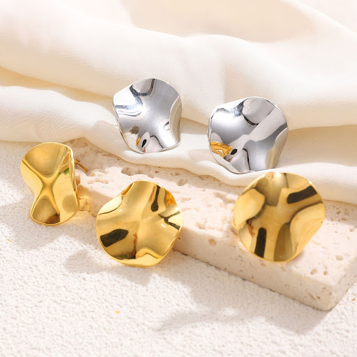 Title 5, 18K Gold Round Pleated Stud Earrings. Timeless ...