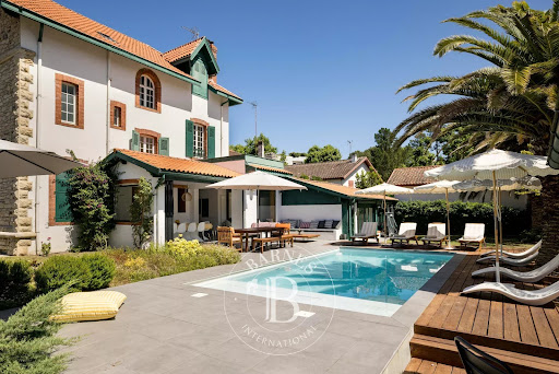 House with pool and garden 1