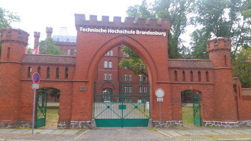 Technische Hochschule Brandenburg Eingang