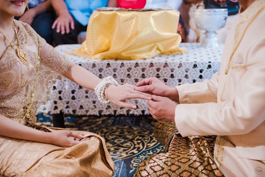 Fotógrafo de casamento Prapol Konjen (tumsuphanphoto). Foto de 8 de setembro 2020