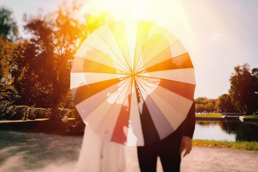 Fotógrafo de casamento Sasha Dzyubchuk (sashadk). Foto de 19 de outubro 2015