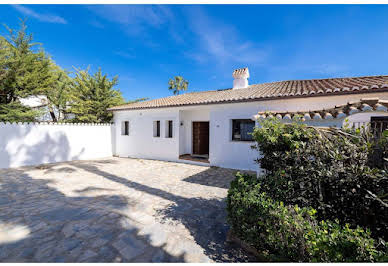 House with pool and terrace 11