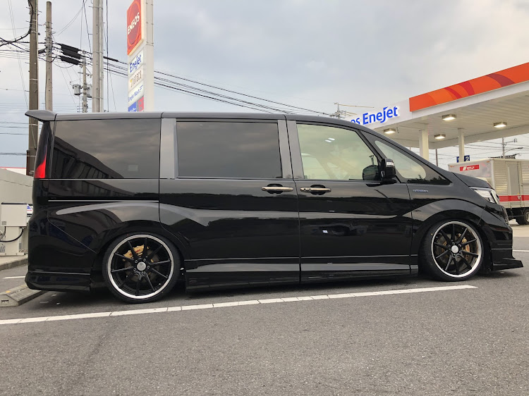 ステップワゴンのホイール交換・車高調整・DIY・足回り・マフラー紹介に関するカスタム事例の投稿画像4枚目