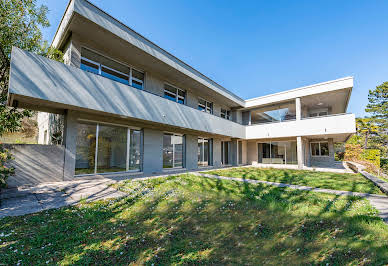 House with garden and terrace 11