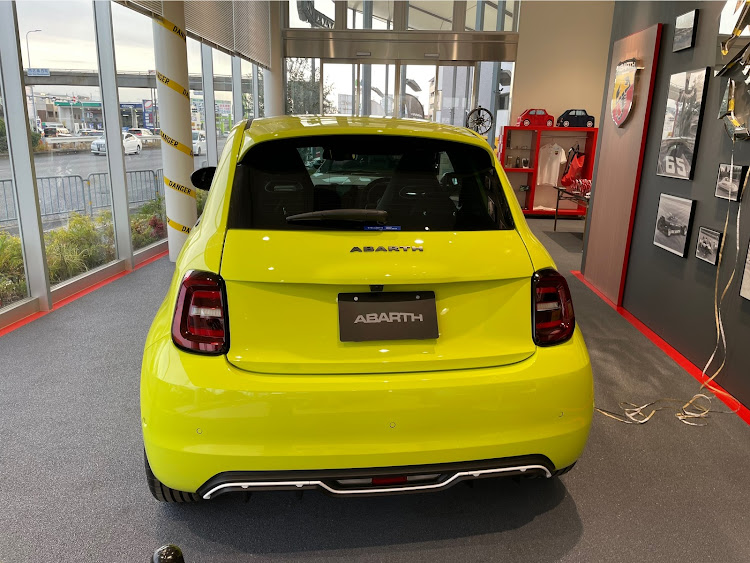 595のいつもいいねありがとうございます・試乗車・ABARTH 500eに関するカスタム事例の投稿画像6枚目
