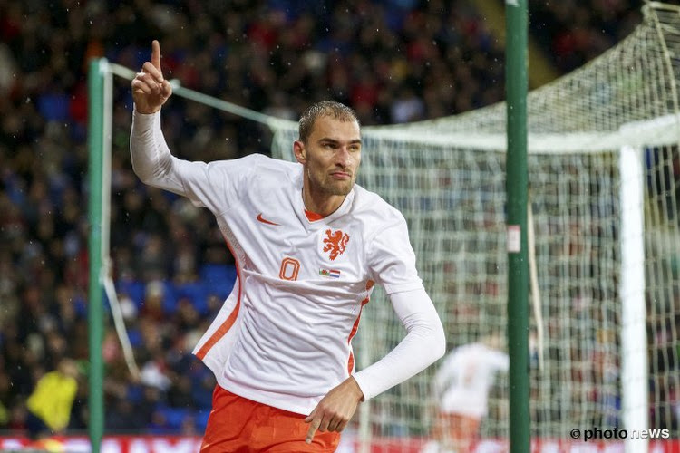 Magnifique but de Bas Dost à l'entraînement