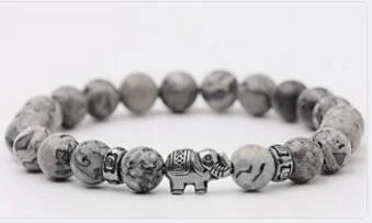 Pulseira masculina com elefante de pedra vulcânica natural de 8mm colorida. Pulseira de contas para proteção e boa sorte. Estilo e significado.