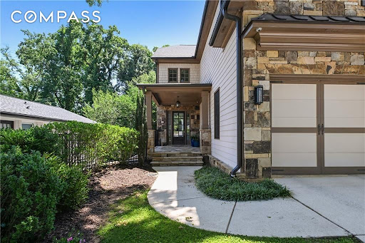 House with pool 4