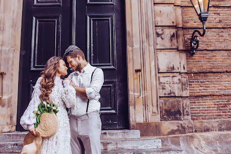 Fotógrafo de casamento Evgeniy Merkulov (paparazzi48). Foto de 12 de setembro 2019