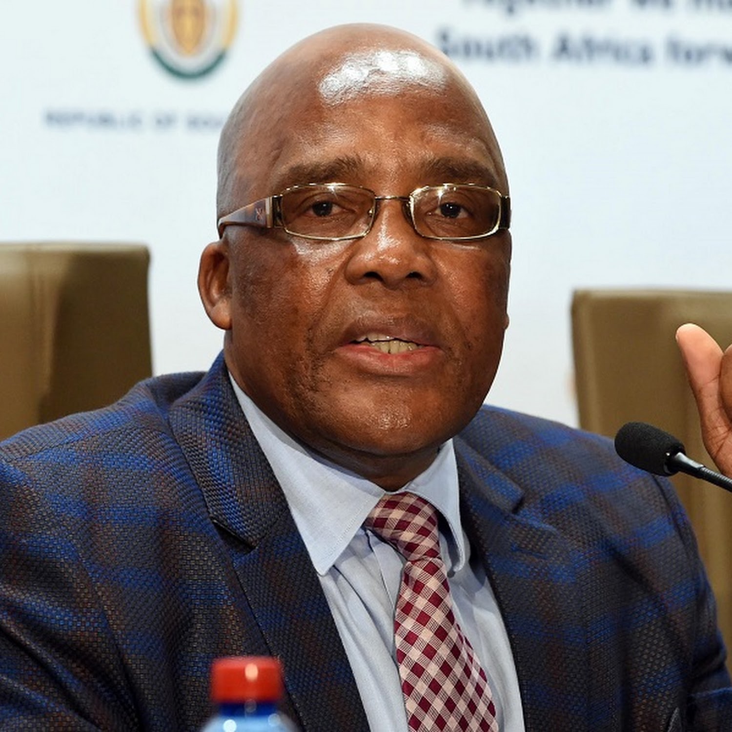 Aaron Motsoaledi apologises to MPs for 'political agendas' jibe
