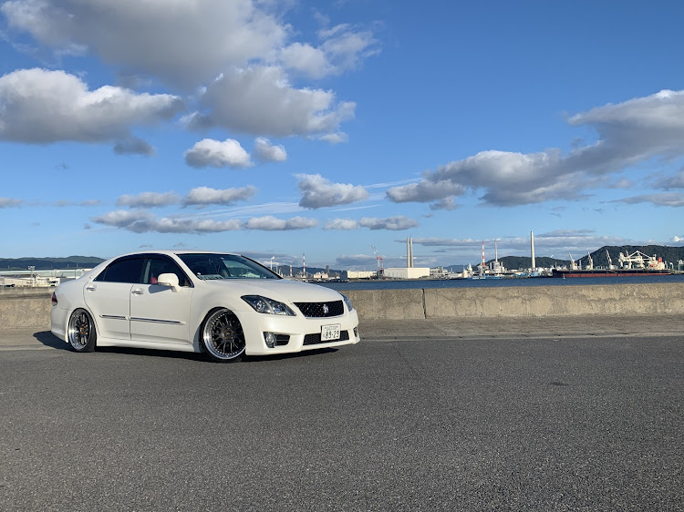 クラウンアスリートの右斜め前写真展・マリホ・ナッシー・長田フィッシャリーナ・シルクブレイズに関するカスタム事例の投稿画像2枚目