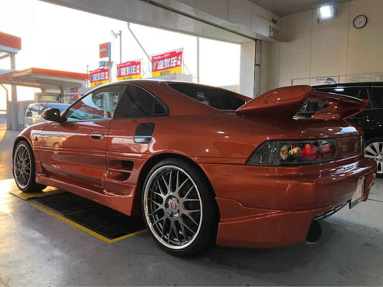 MR2のホリデースタイル・エムズガレージ・レッドメモリー・ガラスコーティングに関するカスタム事例の投稿画像2枚目