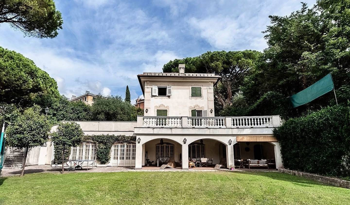 Villa with garden Genoa