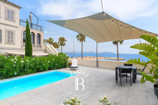 Apartment with pool 1
