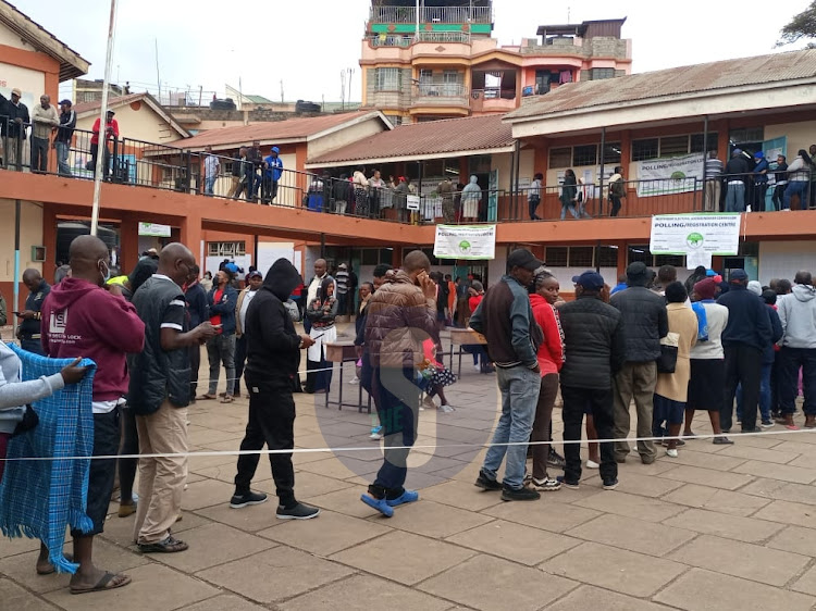 Kenyans queue to vote at Roysambu Primary School in Roysambu, Nairobi county, on August 9, 2022.