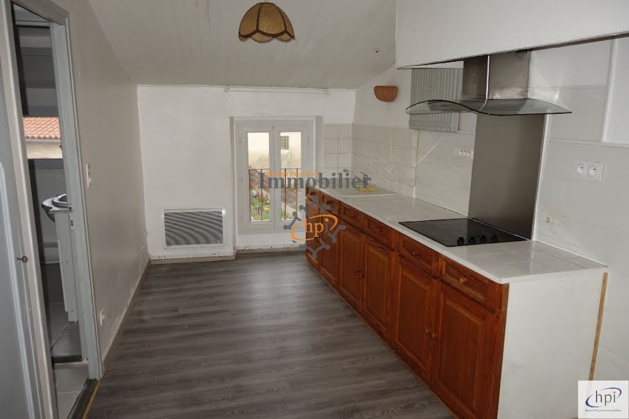 Location  appartement 2 pièces 49 m² à Saint-Affrique (12400), 459 €