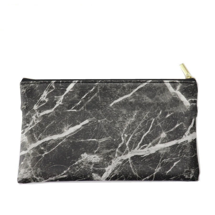 Bolsa de cosméticos com padrão de mármore, conjunto de pincéis de maquiagem e mala de viagem. Organize sua beleza com praticidade e elegância.