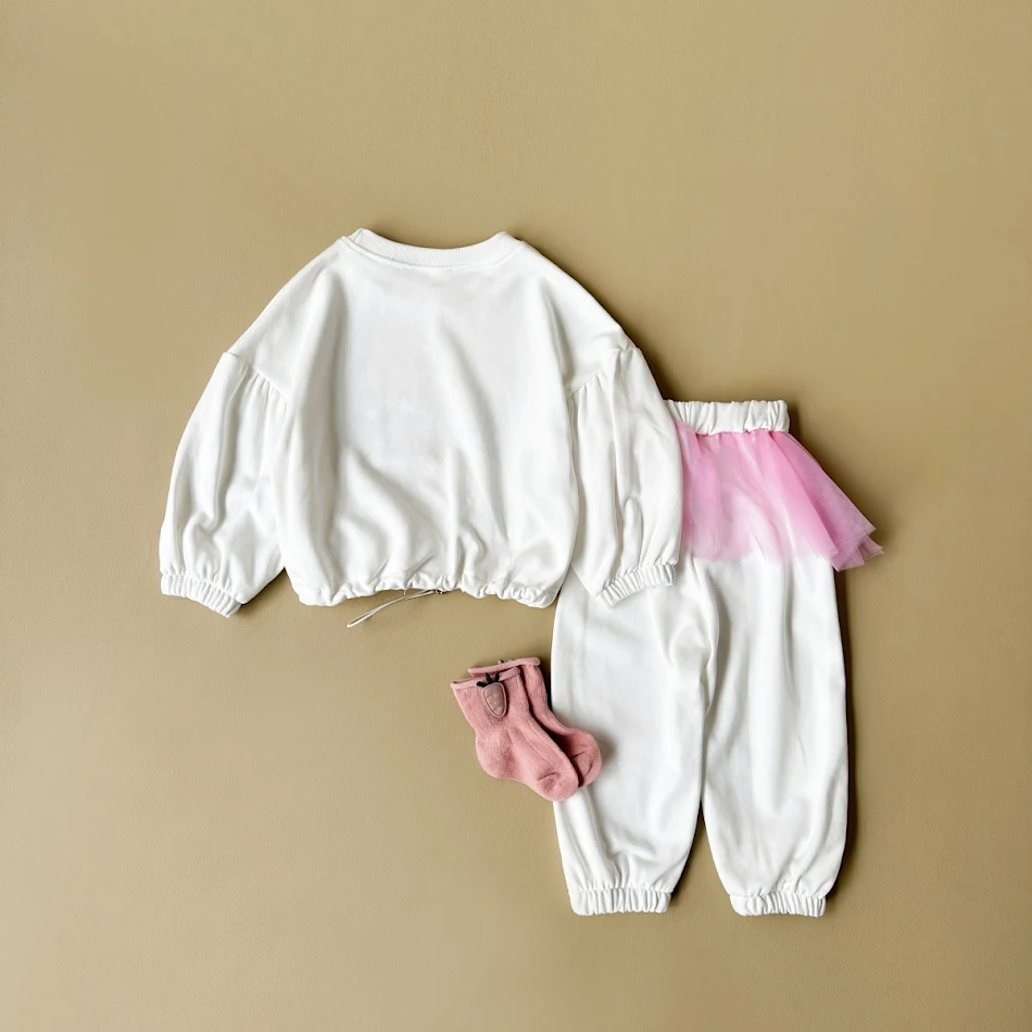 Ensemble deux pièces fille, adorable haut avec imprimé lettres et nœud, parfait pour un look doux et charmant. Confort et style combinés pour toutes les occasions.