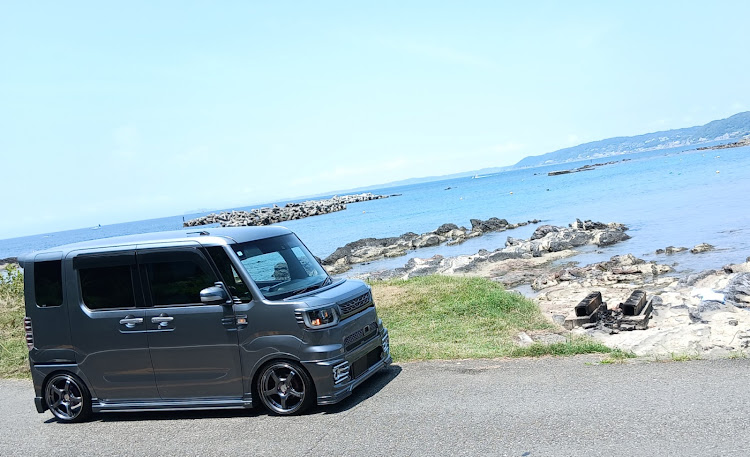 外装いじり専門家さんが投稿した海を背景に撮る。・又ぶらり旅に出掛けた。・7月もよろしくお願いします・いいロケーションを背景に車を撮る❗に関するカスタム事例の投稿画像24枚目