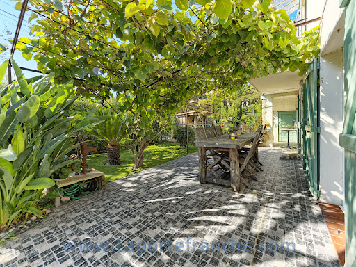 House with pool 4