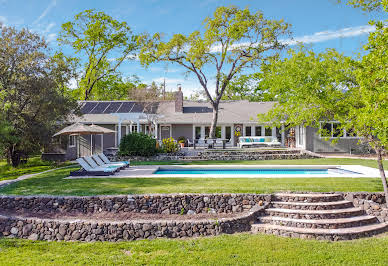 Maison avec piscine et jardin 8