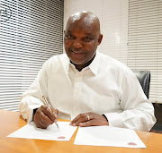 Pitso Mosimane joins Al Wahda FC.
