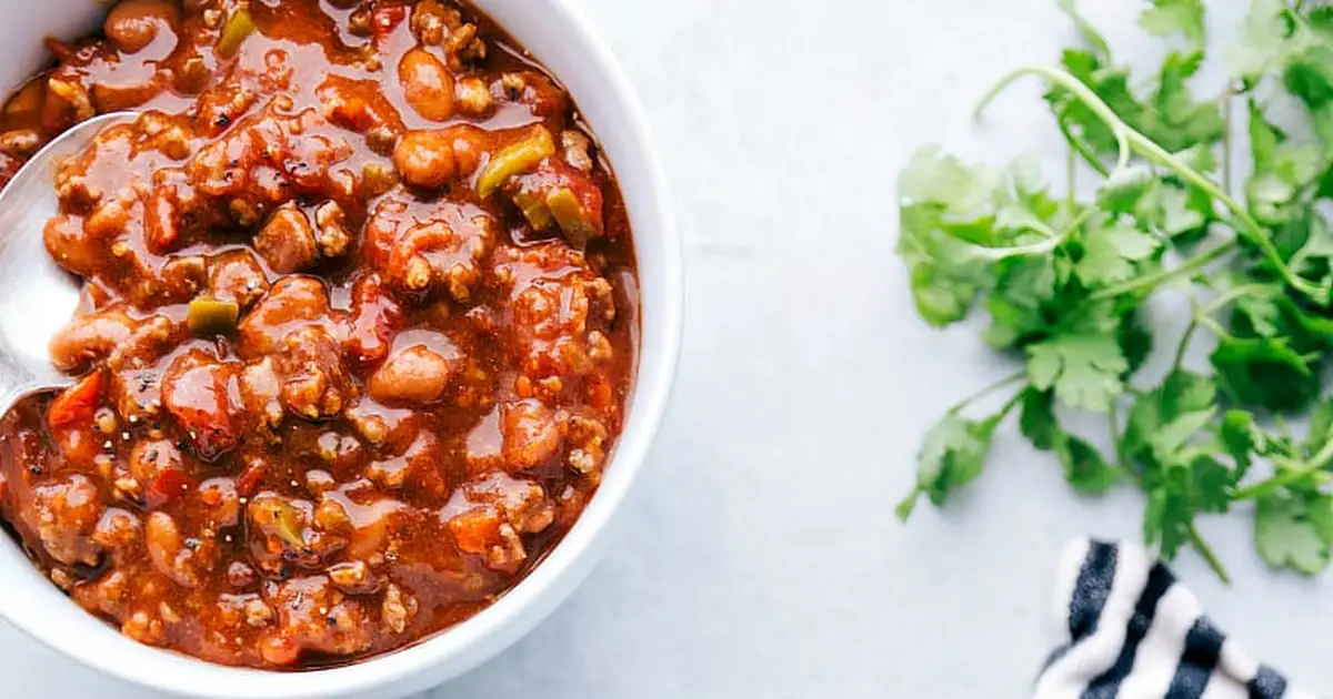 Crockpot Chili {Cookoff Winner!} - Chelsea's Messy Apron