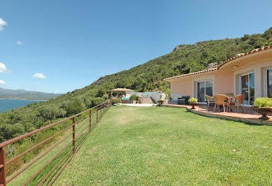 Maison avec piscine en bord de mer 4