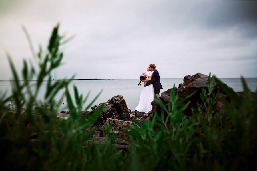 Wedding photographer Anna Sukhanova (konyakhina). Photo of 30 August 2017