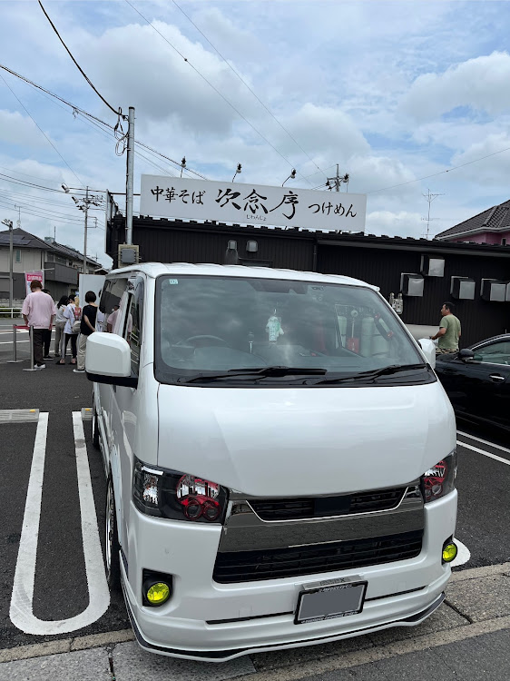 ハイエースバンの謝謝会・4WD・あなたのヘッドライトは？に関するカスタム事例の投稿画像1枚目