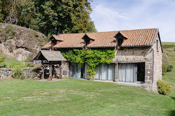 propriété à Saint-Etienne-de-Carlat (15)