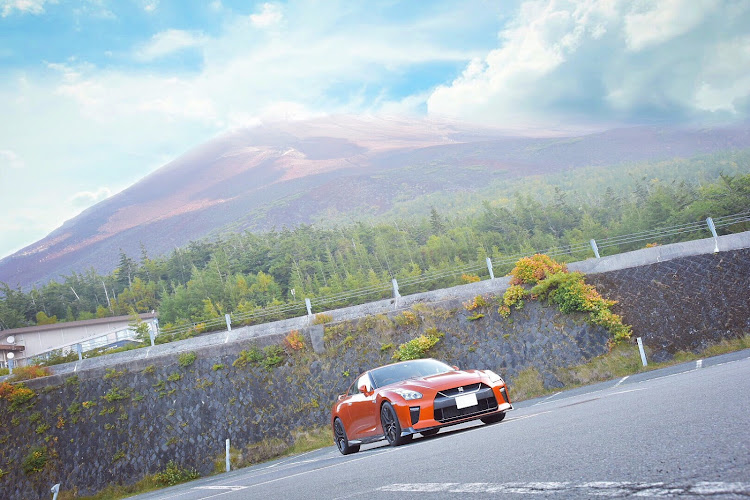NISSAN GT-Rの富士山・R35・GT-R・秋の気配・ドライブに関するカスタム事例の投稿画像1枚目
