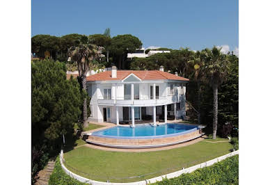 House with pool and terrace 8