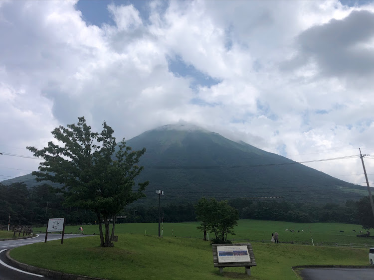 メガーヌ ハッチバックの大山と愛車・お盆休みに関するカスタム事例の投稿画像2枚目