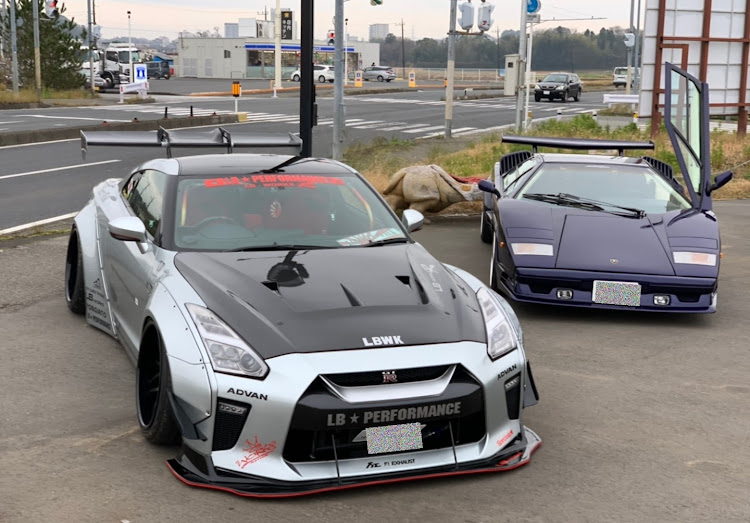 NISSAN GT-RのLIBERTYWALK・フェラーリ458・マセラティグランツーリズモ・ランボルギーニ カウンタック・ランボルギーニムルシエラゴに関するカスタム事例の投稿画像1枚目