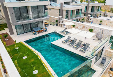 House with pool and terrace 3