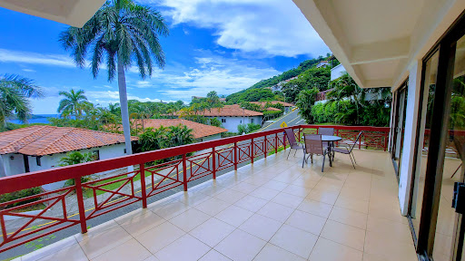 Villa with pool 1