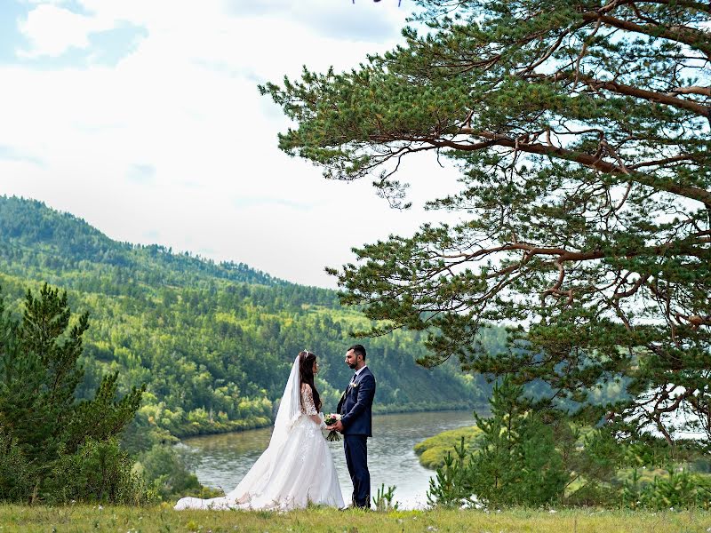 Fotógrafo de casamento Yuliya Kuzubova (yuliakuzubova). Foto de 3 de outubro 2020