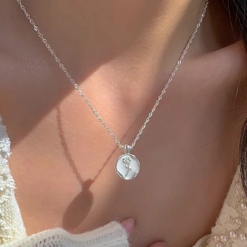 Modieuze, temperamentvolle en uitmuntende ketting die overal bij past. De perfecte accessoire om je stijl te accentueren en je persoonlijkheid te tonen.