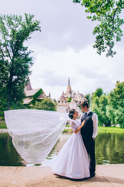 Wedding photographer Dóra Bella (belladorafoto). Photo of 14 August 2018