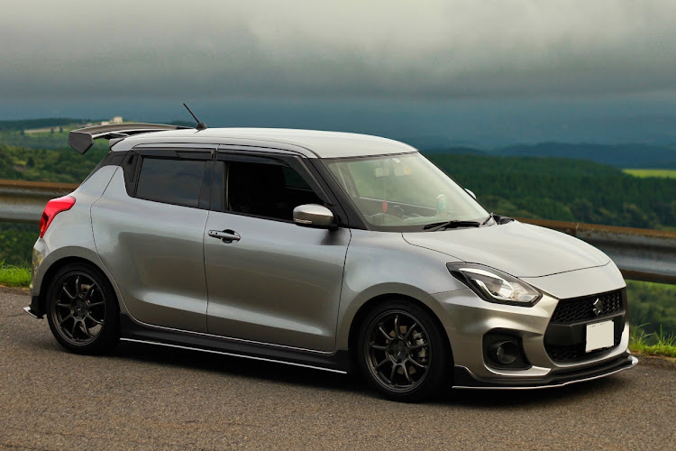 スイフトスポーツのスイスポ・阿蘇・フェアレディZ・WRX STI・86BRZに関するカスタム事例の投稿画像1枚目