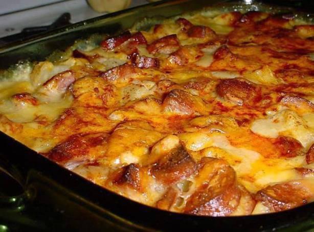 CHEESY SMOKED SAUSAGE AND POTATO CASSEROLE